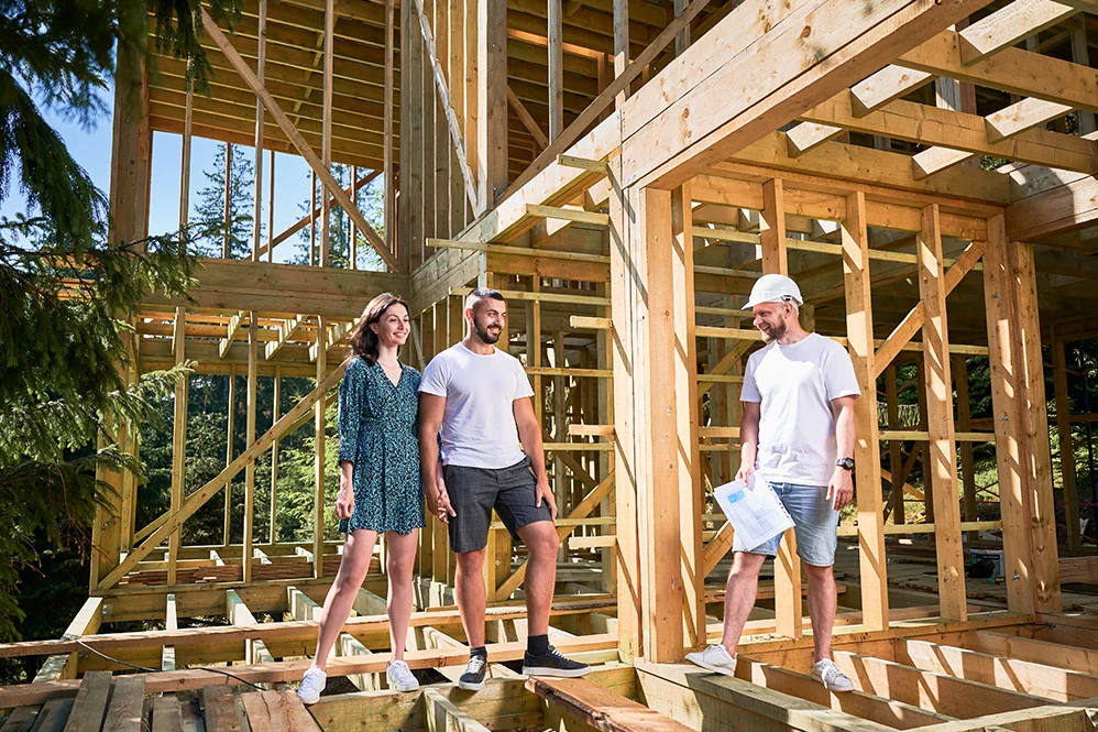 Happy-couple-with-home-builder